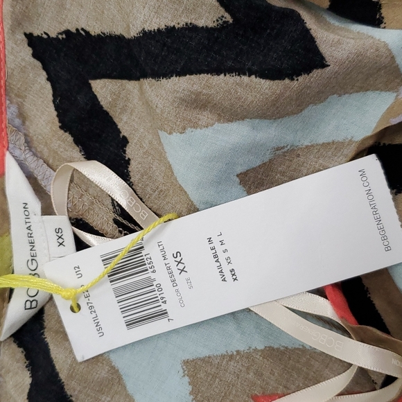 NWT BCBGeneration Boho Aztec Chevron Short Sleeve Blouse Top XXS ⭐3+ Bundle 15%⭐ - Picture 2 of 3